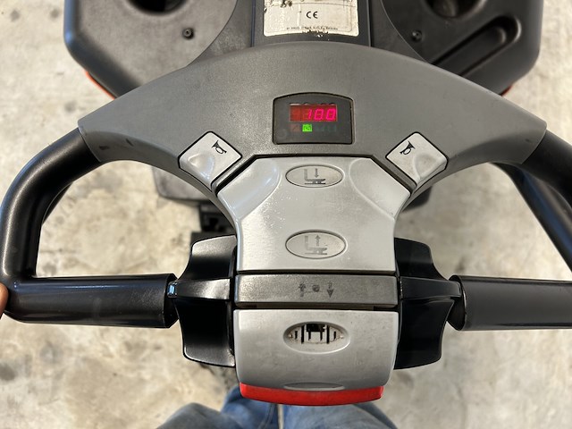 Bt p20/8 palletwagen - bj 2003 - afbeelding 2 van  10