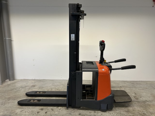 Bt spe 160l stapelaar - bj 2003 - afbeelding 1 van  8