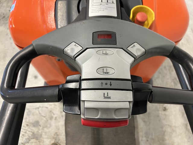 Bt spe 160l stapelaar - bj 2003 - afbeelding 8 van  8