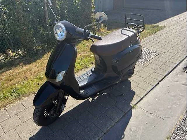 Btc riva scooter - afbeelding 1 van  8