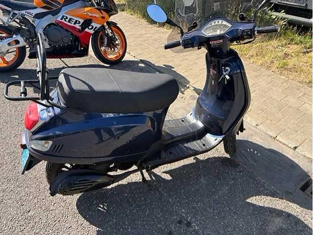 Btc riva scooter - afbeelding 4 van  5