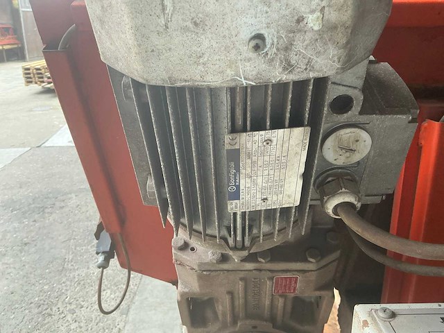 Btm 4632 aut metalen horizontale bandzaagmachine - afbeelding 8 van  10