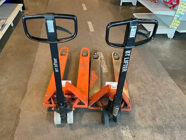 Bt/toyota hand hydraulische palletwagen (2x) - afbeelding 3 van  6