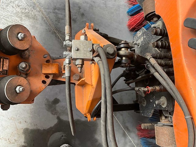 Bucher citycat 2020 veegmachine - zugg sneeuwploeg - afbeelding 4 van  43