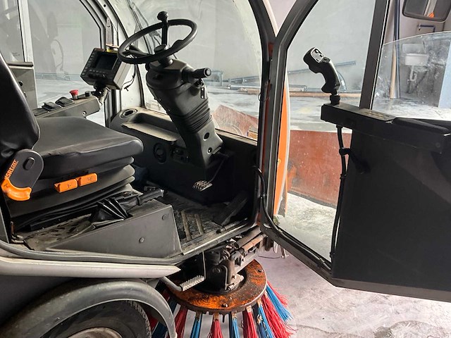 Bucher citycat 2020 veegmachine - zugg sneeuwploeg - afbeelding 21 van  43