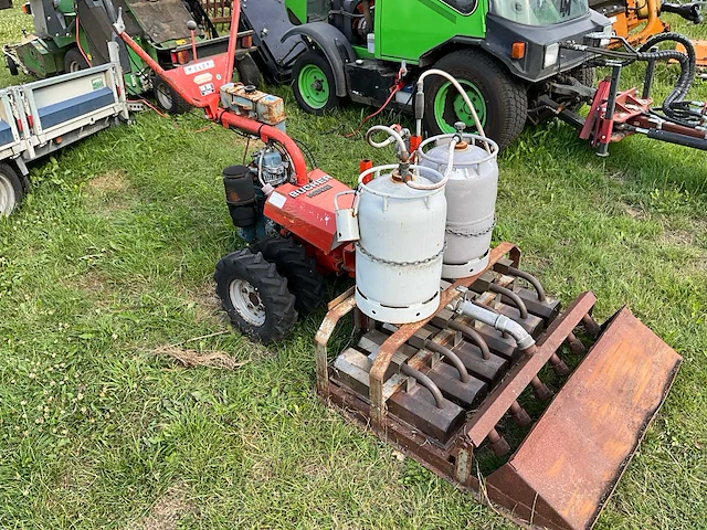 Bucher m300 werktuigdrager met onkruidbrander - afbeelding 5 van  12