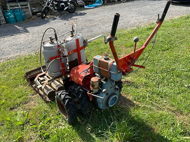 Bucher m300 werktuigdrager met onkruidbrander - afbeelding 8 van  12