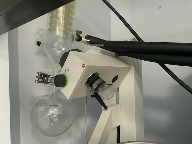 Büchi labo opstelling rotavapor met vacuümpomp - afbeelding 5 van  7