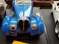 Bugatti atlantic - bburago - afbeelding 1 van  2