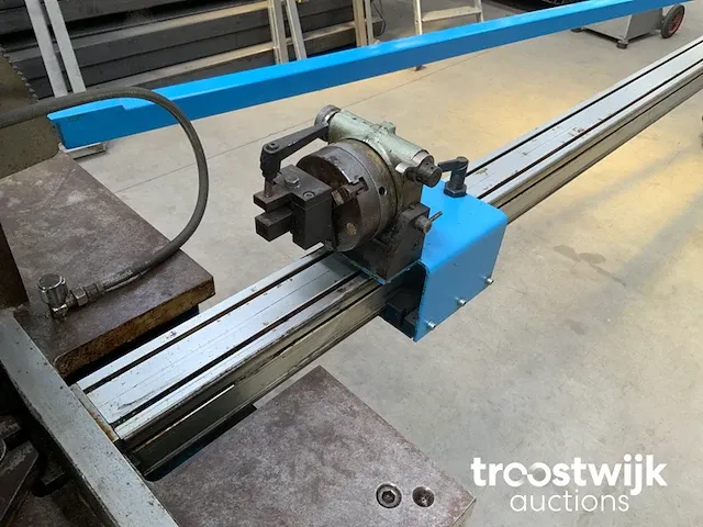 Buis-boor-freesmachine - afbeelding 19 van  20