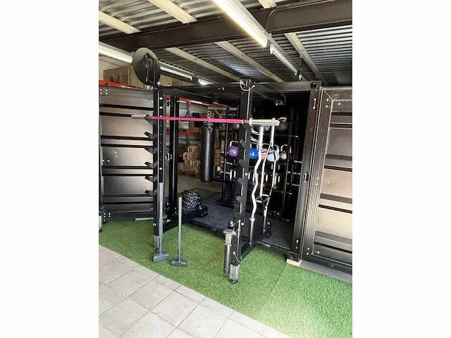 Buiten crossfit container (demo) - afbeelding 1 van  12