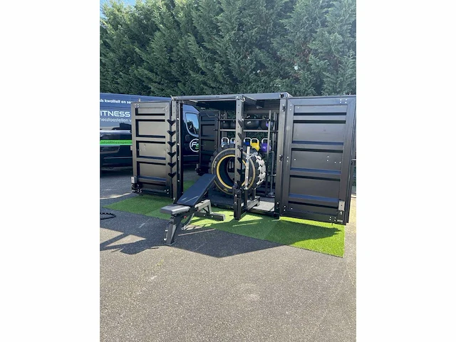 Buiten crossfit container (demo) - afbeelding 1 van  13