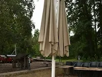 Buiten parasol, 2 armen 350x350, geschroefd