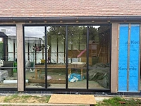 Buitenschrijnwerk : dubbele deur met 2 vaste zijlichten dubbel glas - afbeelding 1 van  4