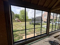 Buitenschrijnwerk : dubbele deur met 2 vaste zijlichten dubbel glas - afbeelding 2 van  4