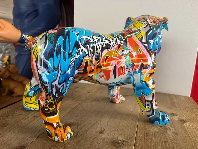 Bulldog staand graffiti h26cm - afbeelding 3 van  3