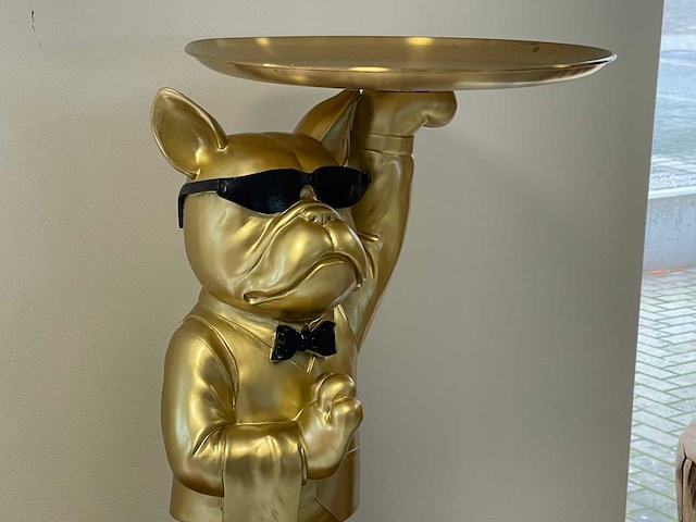Bulldog staand met plateau h56cm goud - afbeelding 2 van  2