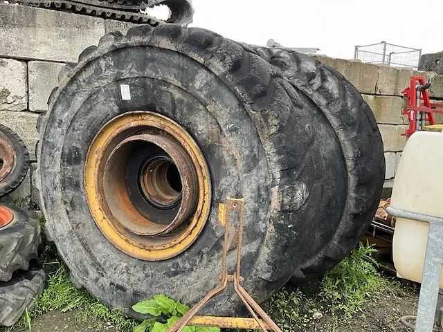 Bulldozer banden en velgen michelin 37.25r35 - afbeelding 1 van  6
