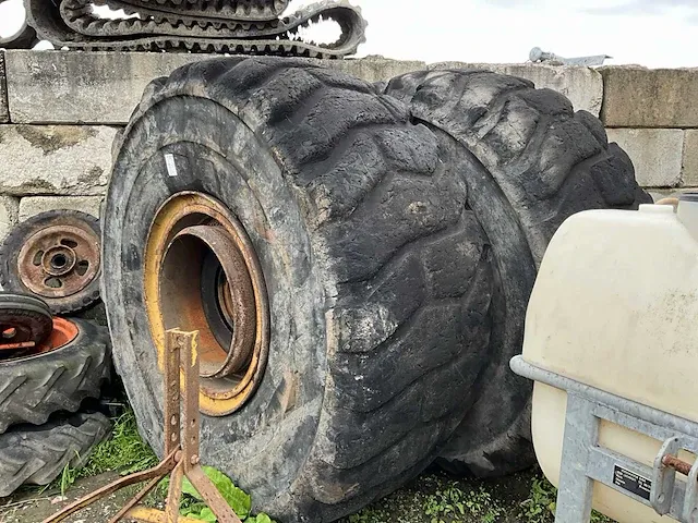 Bulldozer banden en velgen michelin 37.25r35 - afbeelding 2 van  6
