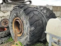 Bulldozer banden en velgen michelin 37.25r35 - afbeelding 2 van  6