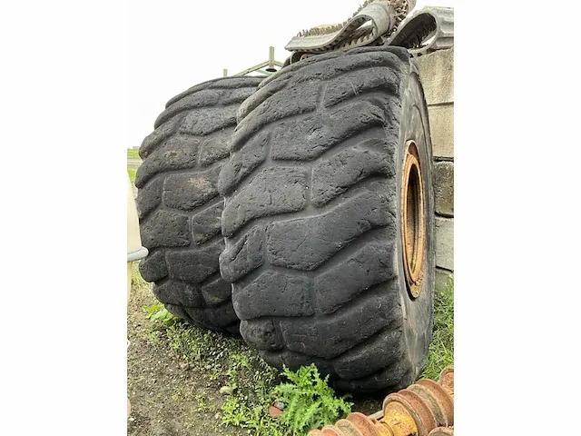 Bulldozer banden en velgen michelin 37.25r35 - afbeelding 3 van  6