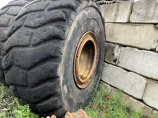 Bulldozer banden en velgen michelin 37.25r35 - afbeelding 4 van  6