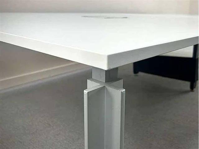 Bulo - h2o - 4 persoons workbench - bureaus (2x) - afbeelding 2 van  7