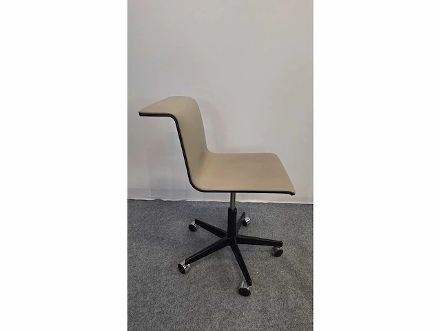 Bulo - tab chair - design vergaderstoel (7x) - afbeelding 3 van  9