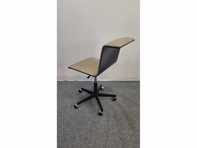 Bulo - tab chair - design vergaderstoel (7x) - afbeelding 6 van  9