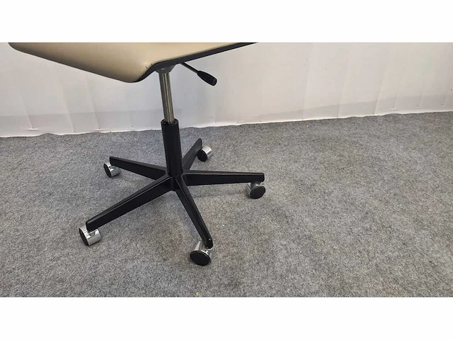 Bulo - tab chair - design vergaderstoel (7x) - afbeelding 9 van  9