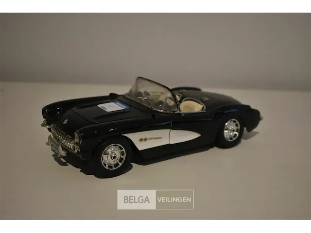 Burago schaalm. chevrolet corvette 1957 1/18 - afbeelding 2 van  3