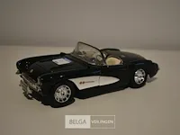 Burago schaalm. chevrolet corvette 1957 1/18 - afbeelding 2 van  3