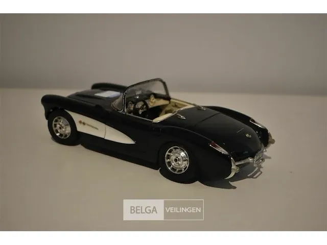 Burago schaalm. chevrolet corvette 1957 1/18 - afbeelding 3 van  3