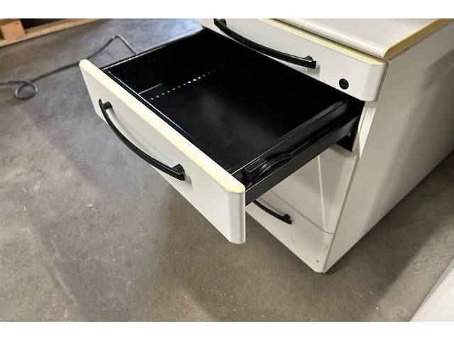 Bureau + 2 kastjes - afbeelding 5 van  8