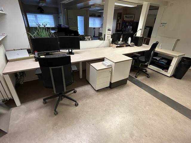 Bureau, 2stoelen - afbeelding 1 van  7