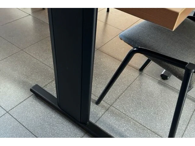 Bureau + bureaustoel - afbeelding 3 van  8