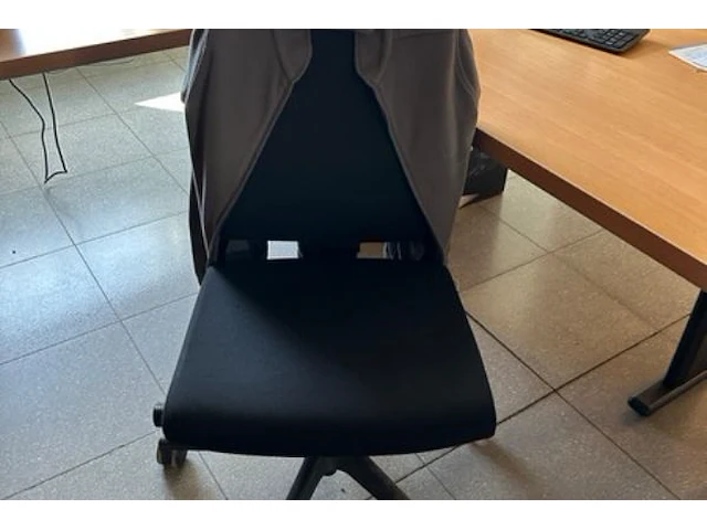 Bureau + bureaustoel - afbeelding 8 van  8