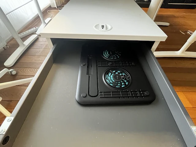 Bureau eiland incl 3 werkplekken + 2 stoelen & akoestische schermen - afbeelding 11 van  13