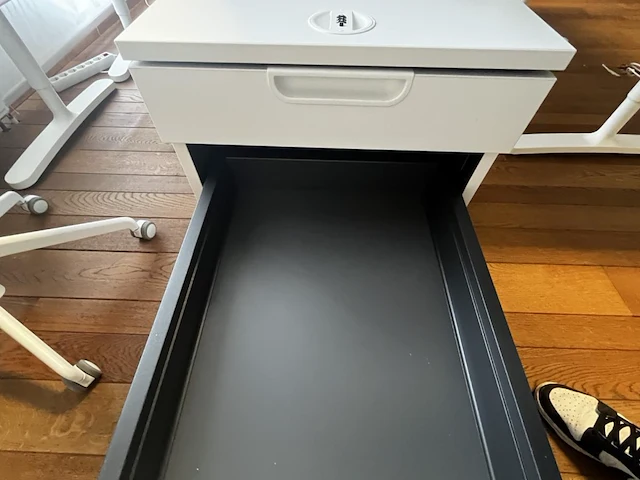 Bureau eiland incl 3 werkplekken + 2 stoelen & akoestische schermen - afbeelding 12 van  13