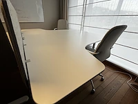 Bureau eiland incl 3 werkplekken + 2 stoelen & akoestische schermen - afbeelding 4 van  13