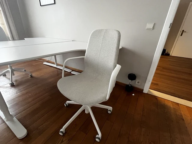 Bureau eiland incl 3 werkplekken + 3 verrijdbare typiste stoelen - afbeelding 3 van  9