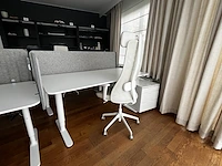 Bureau eiland incl 4 werkplekken + 4 verrijdbare typiste stoelen + 4 ladenblokken & akoestische schermen - afbeelding 4 van  22