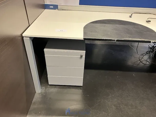 Bureau eiland met 3 ladenblokken - afbeelding 6 van  9