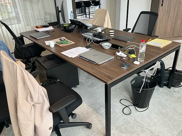 Bureau-eiland met 4 werkplekken - afbeelding 1 van  5