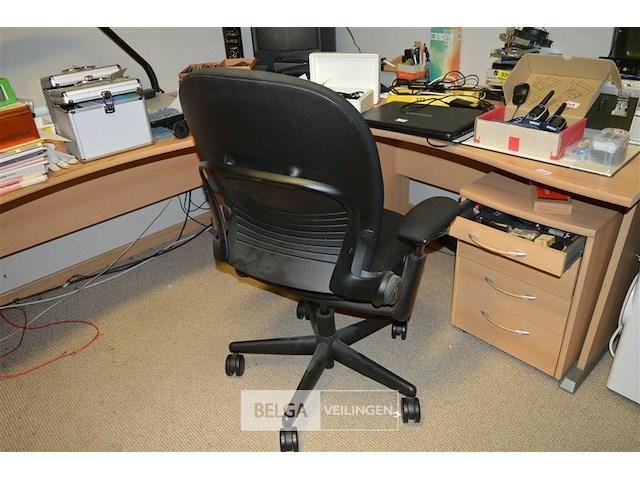 Bureau met inhoud lades + bureau stoel - afbeelding 1 van  7