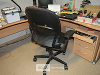 Bureau met inhoud lades + bureau stoel - afbeelding 1 van  7