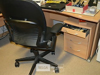 Bureau met inhoud lades + bureau stoel - afbeelding 2 van  7