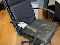 Bureau met inhoud - afbeelding 8 van  9