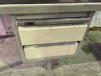 Bureau met inhoud - afbeelding 3 van  3