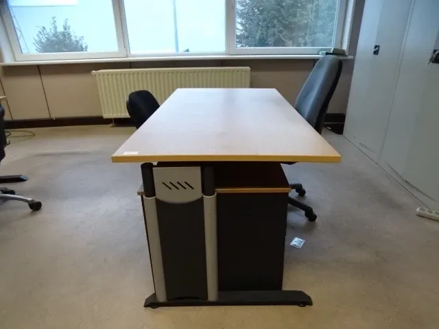 Bureau met ladekast en 2x bureaustoel - afbeelding 2 van  3